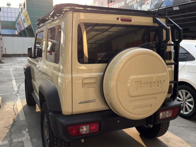 正24年出廠⭕特仕版亮黑屋頂⭕車頂架+後側梯+側邊帳篷價值125000⭕現買現賺✅恆溫空調✅倒車顯影✅胎壓偵測✅車道偏離  第1張相片