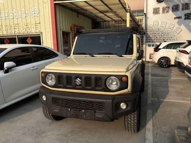 正24年出廠⭕特仕版亮黑屋頂⭕車頂架+後側梯+側邊帳篷價值125000⭕現買現賺✅恆溫空調✅倒車顯影✅胎壓偵測✅車道偏離  第3張相片