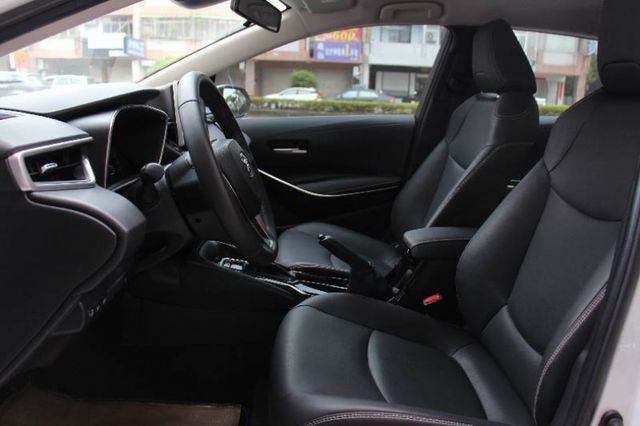 就賣你這個價錢⭕正25年出廠⭕油電尊爵版✅無線CARPLAY✅倒車顯影✅盲點偵測✅免鑰匙✅全車原鈑件⭕新車利率⭕原廠保固  第19張相片