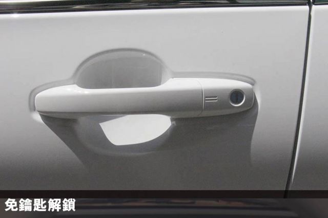 挑戰市場最低價⭕正25年⭕潮玩版⭕落地新車⭕僅跑6000公里✅電動尾門✅盲點偵測✅恆溫空調✅ CARPLAY⭕實車在店  第15張相片