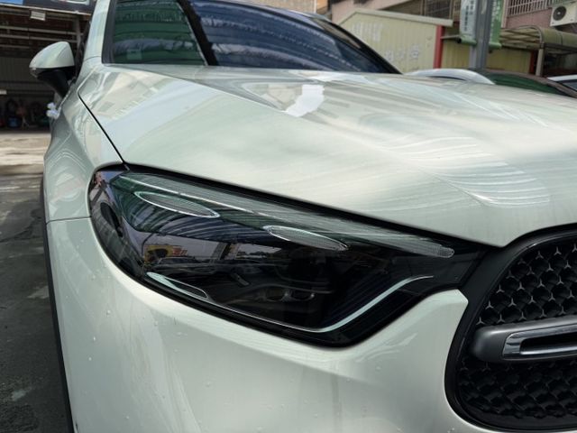 現車剛到店✅全滿配✅有通風座椅全網唯一✅四輪傳動✅p20輔助✅抬顯✅柏林✅新車貸  第3張相片