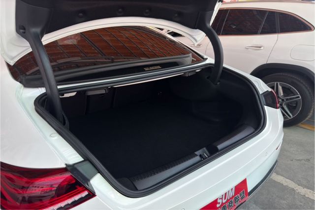 ⭕23年式⭕全網最低價✅23P跟車✅4MATIC四輪驅動✅雙電動椅✅全景天窗✅盲點偵測✅未領牌✅全車保固中  第8張相片