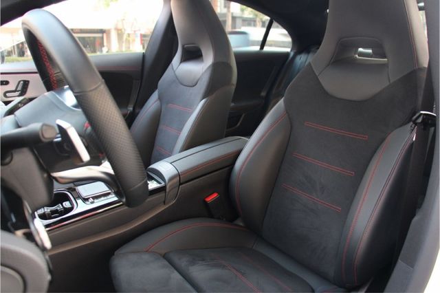 ⭕23年式⭕全網最低價✅23P跟車✅4MATIC四輪驅動✅雙電動椅✅全景天窗✅盲點偵測✅未領牌✅全車保固中  第18張相片