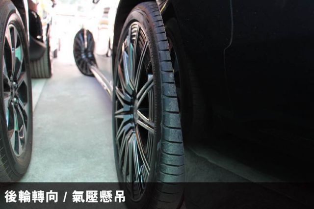 全台最頂配備⭕大改款W214 E350四輪傳動✅氣壓懸吊+後輪轉向✅通風加熱按摩椅✅21吋鋁圈✅P20輔助✅多光束+抬顯  第8張相片