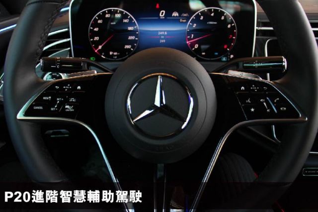 全台最頂配備⭕大改款W214 E350四輪傳動✅氣壓懸吊+後輪轉向✅通風加熱按摩椅✅21吋鋁圈✅P20輔助✅多光束+抬顯  第11張相片