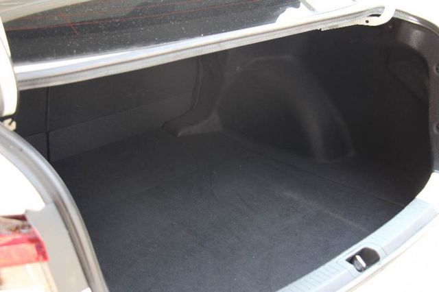 ⭕正25年出廠⭕油電豪華版✅無線CARPLAY✅倒車顯影✅盲點偵測✅全套免鑰匙✅全車原鈑件⭕全額貸⭕新車利率⭕原廠保固  第7張相片