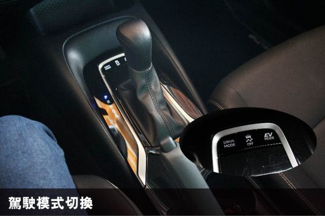 ⭕正25年出廠⭕油電豪華版✅無線CARPLAY✅倒車顯影✅盲點偵測✅全套免鑰匙✅全車原鈑件⭕全額貸⭕新車利率⭕原廠保固  第12張相片