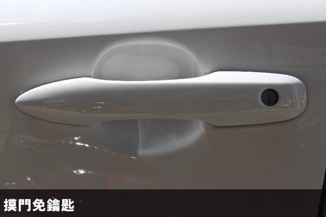 ⭕正25年出廠⭕油電豪華版✅無線CARPLAY✅倒車顯影✅盲點偵測✅全套免鑰匙✅全車原鈑件⭕全額貸⭕新車利率⭕原廠保固  第17張相片