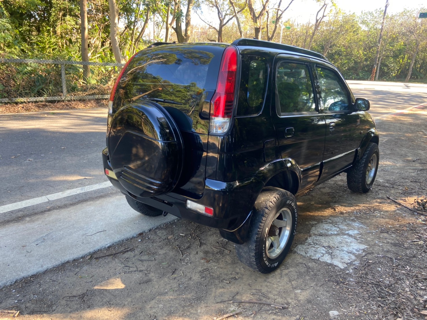 售：大發 小悍馬4X4露營登山好車  第2張相片