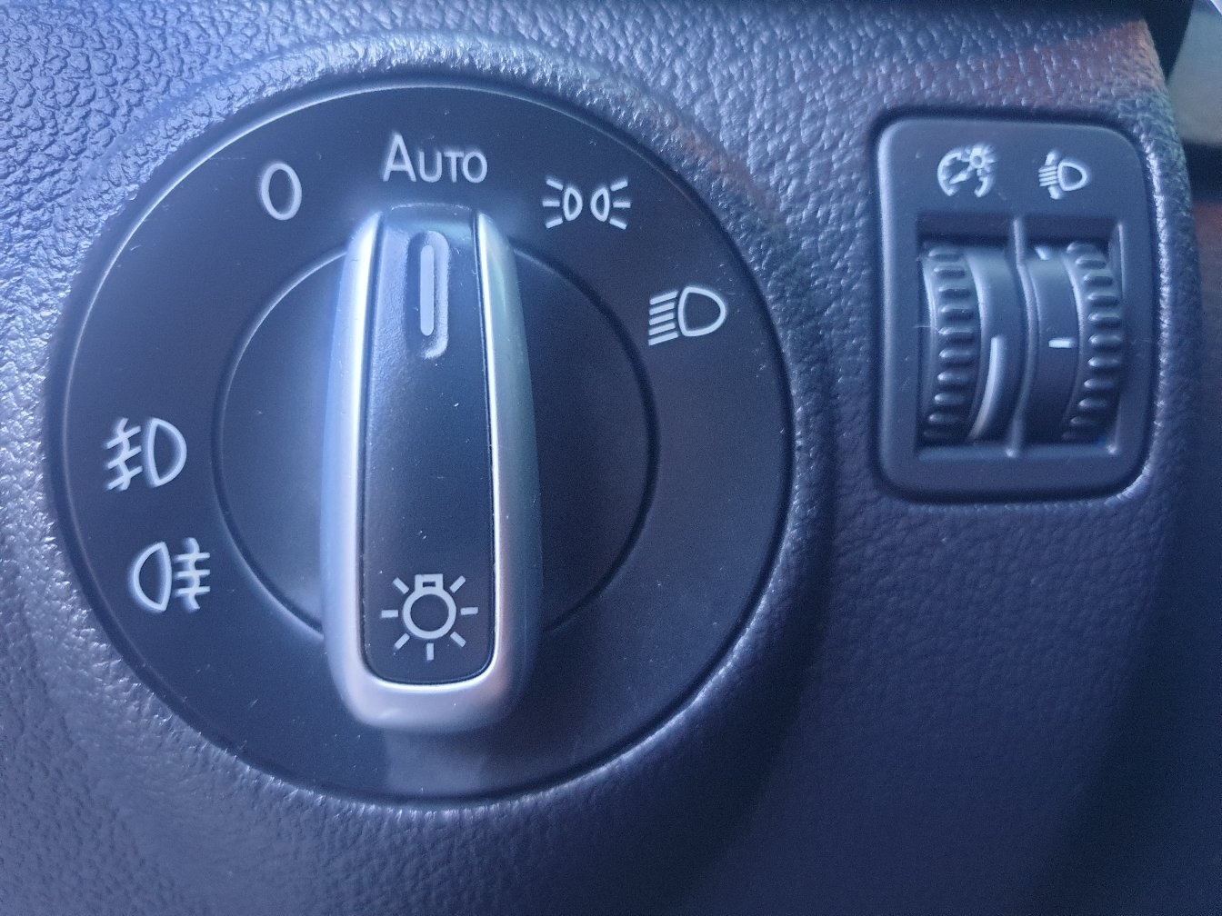 售：福斯VW TIGUAN柴油休旅車正ㄧ手好爸爸神車  第16張相片