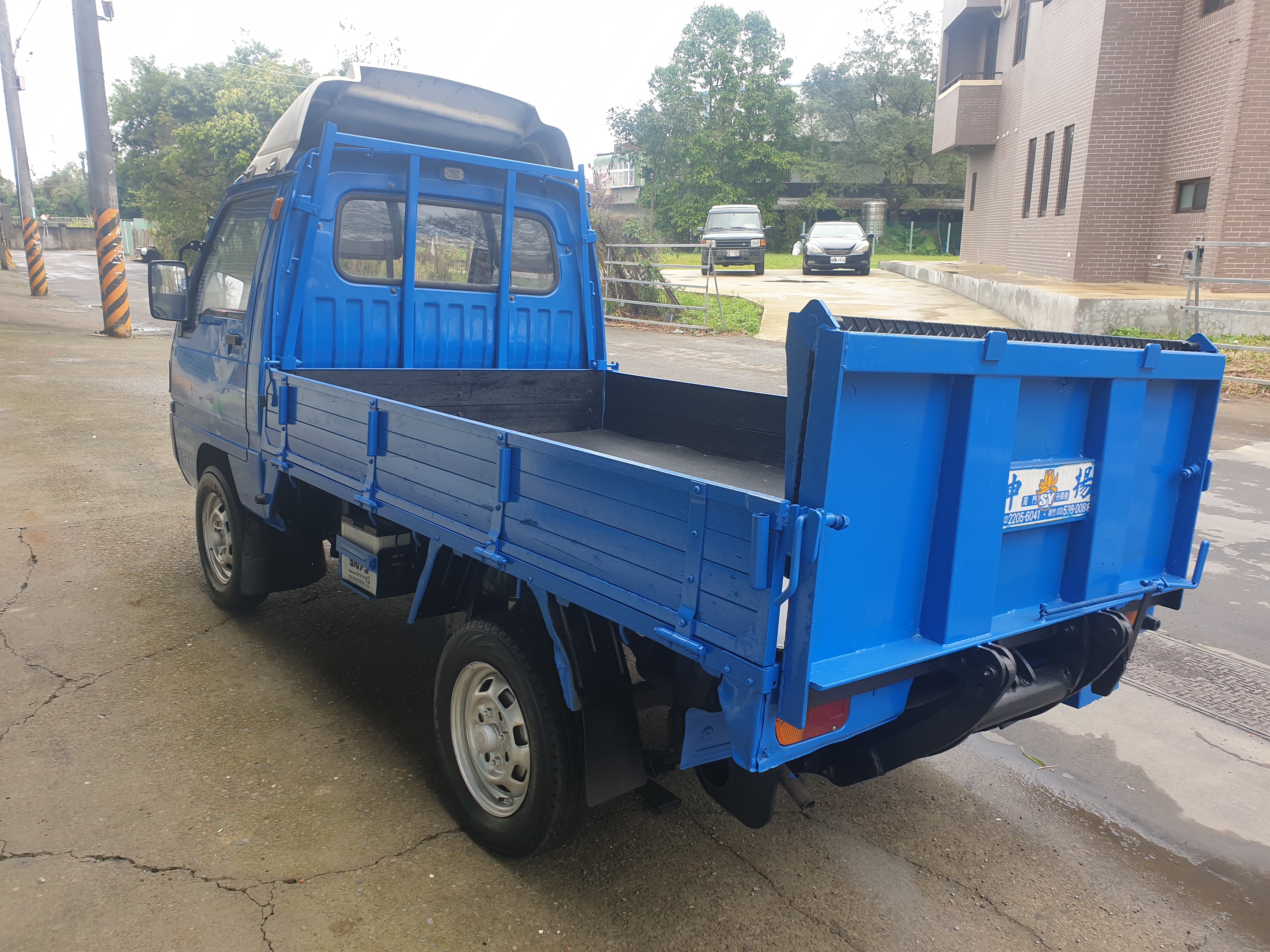 售：正一手退休阿伯商用貨車/油壓雙折尾門/里程保固保證  第2張相片