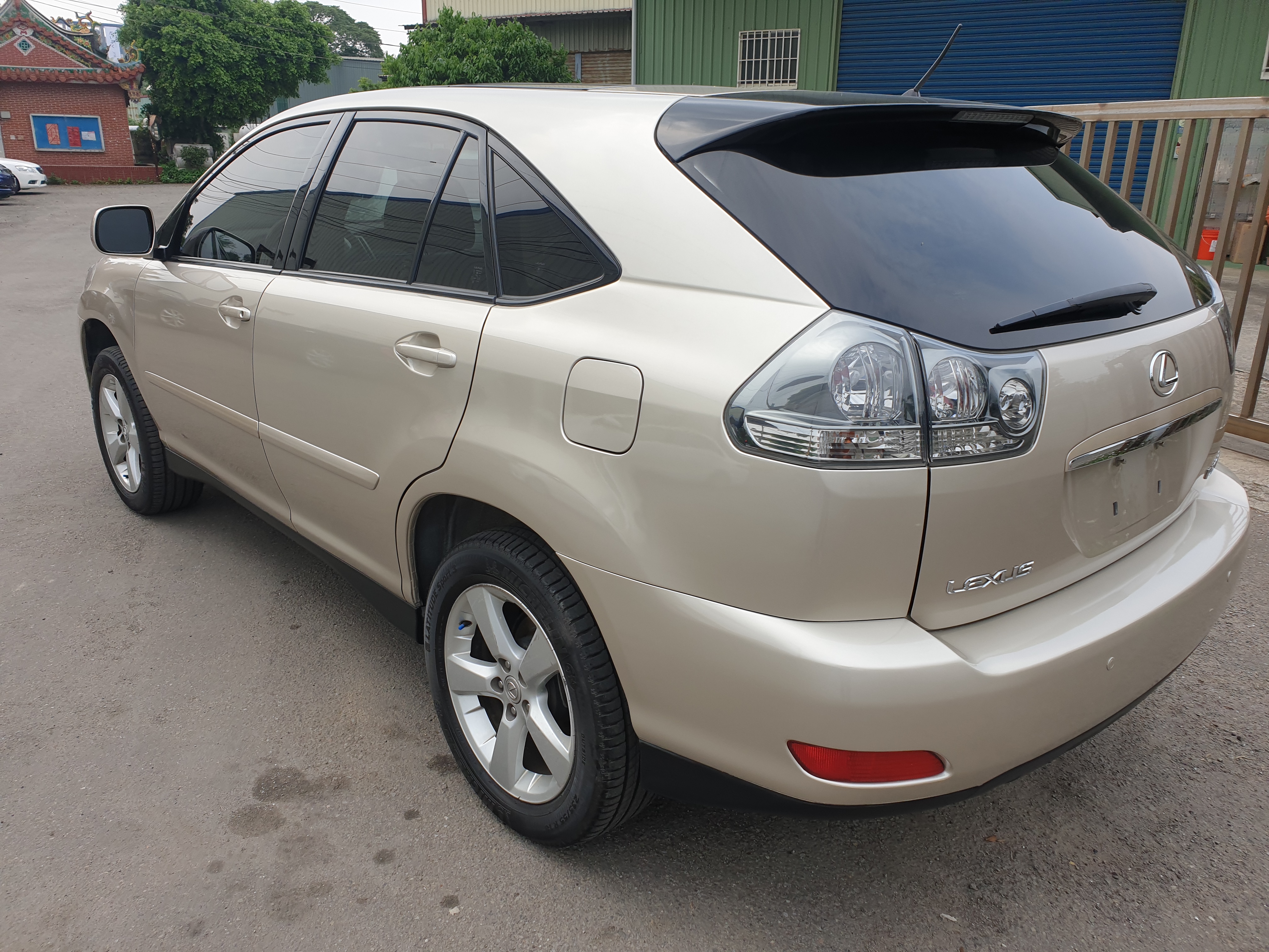 售：正一手車到致今/凌志RX330頂級4X4全景天窗電動尾門～只跑12萬  第10張相片