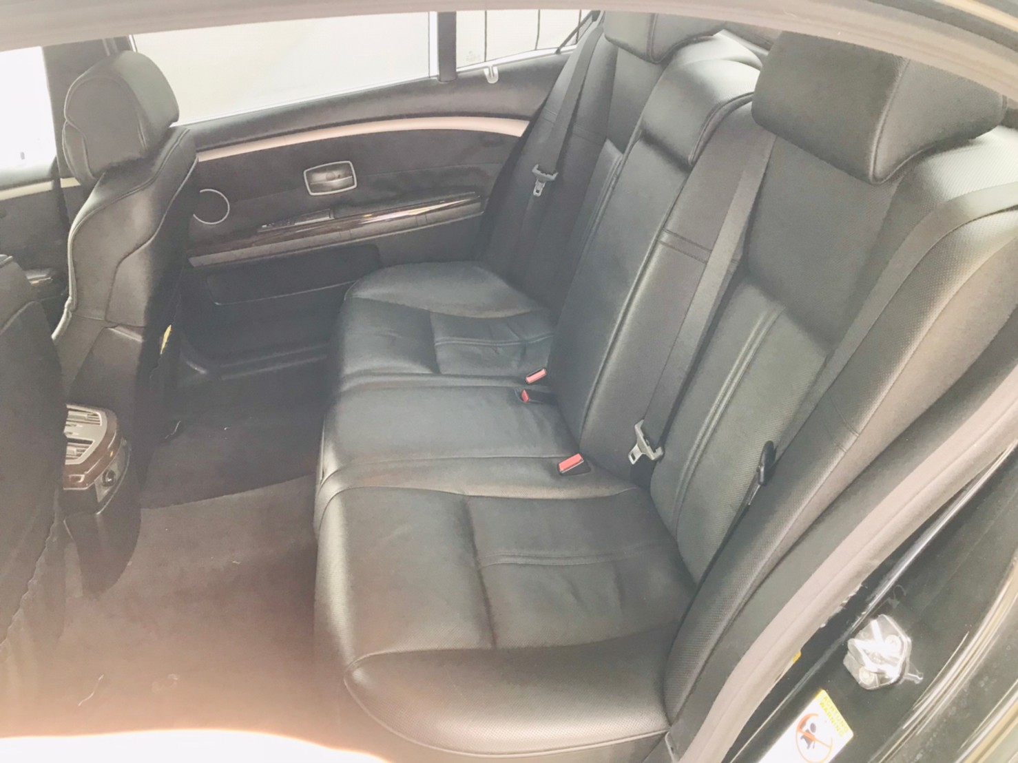售：2006年 BMW73LI豪華霸氣總裁座車 頂級配備氣壓懸吊吸門電熱電冷  第6張相片