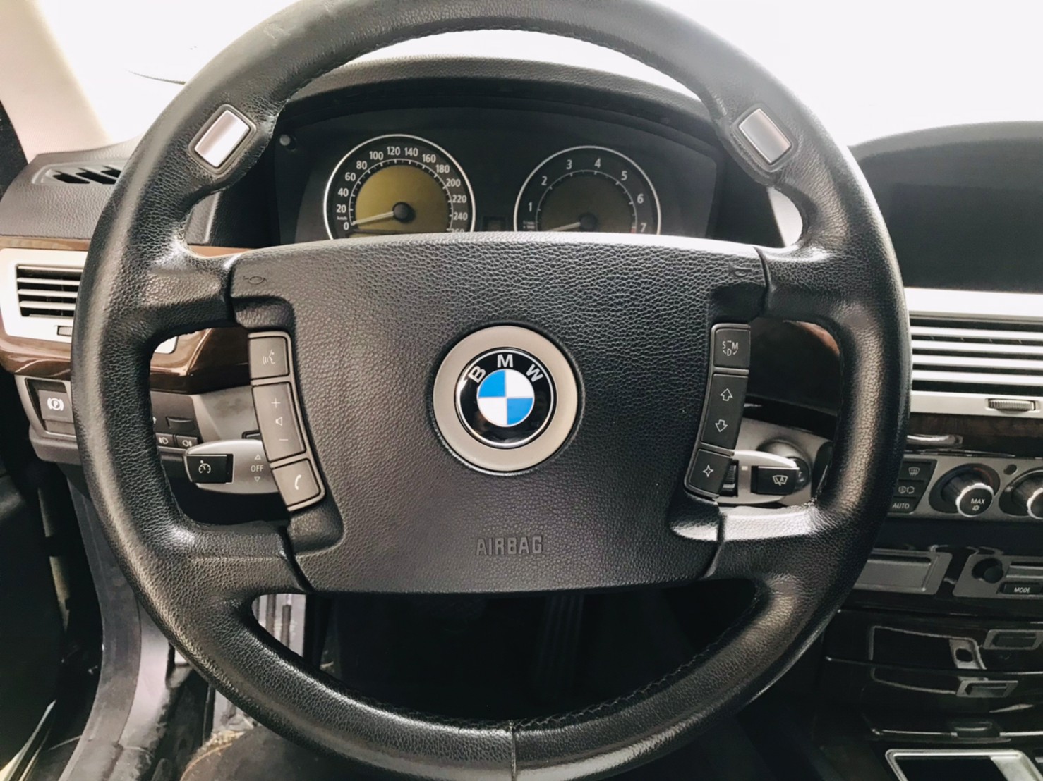 售：2006年 BMW73LI豪華霸氣總裁座車 頂級配備氣壓懸吊吸門電熱電冷  第8張相片