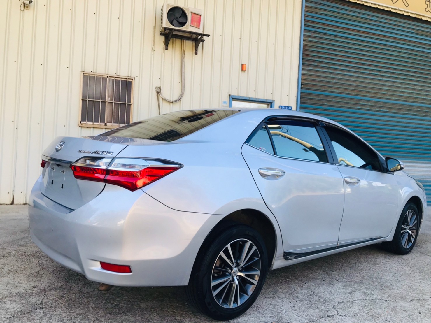 售：2017年/豐田改款ALTIS  IKEY免鑰匙 多功能電視導航僅跑7萬！  第4張相片