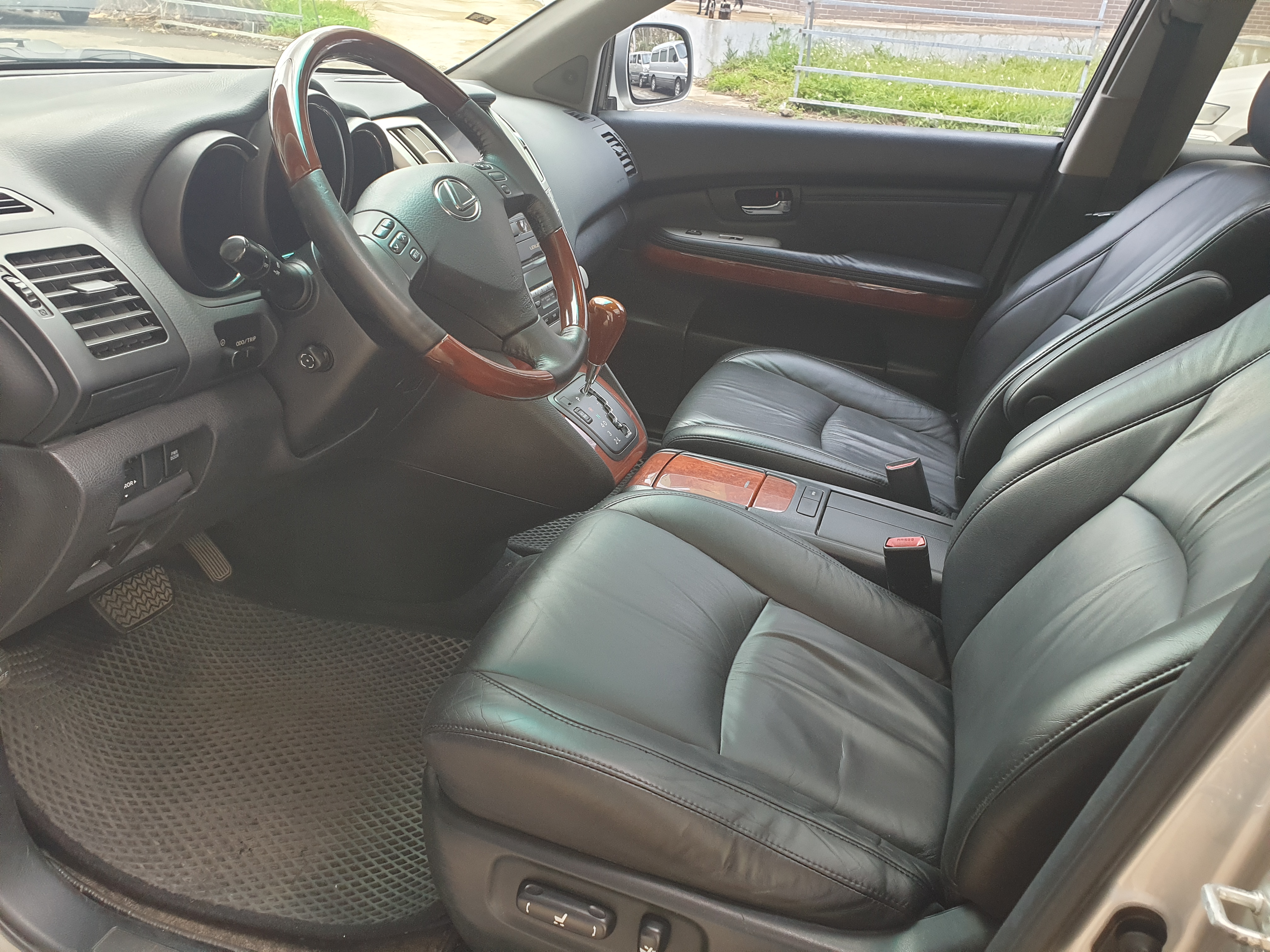 售：凌志LEXUS RX300好爸爸休旅車美況優謹跑15萬公里  第5張相片