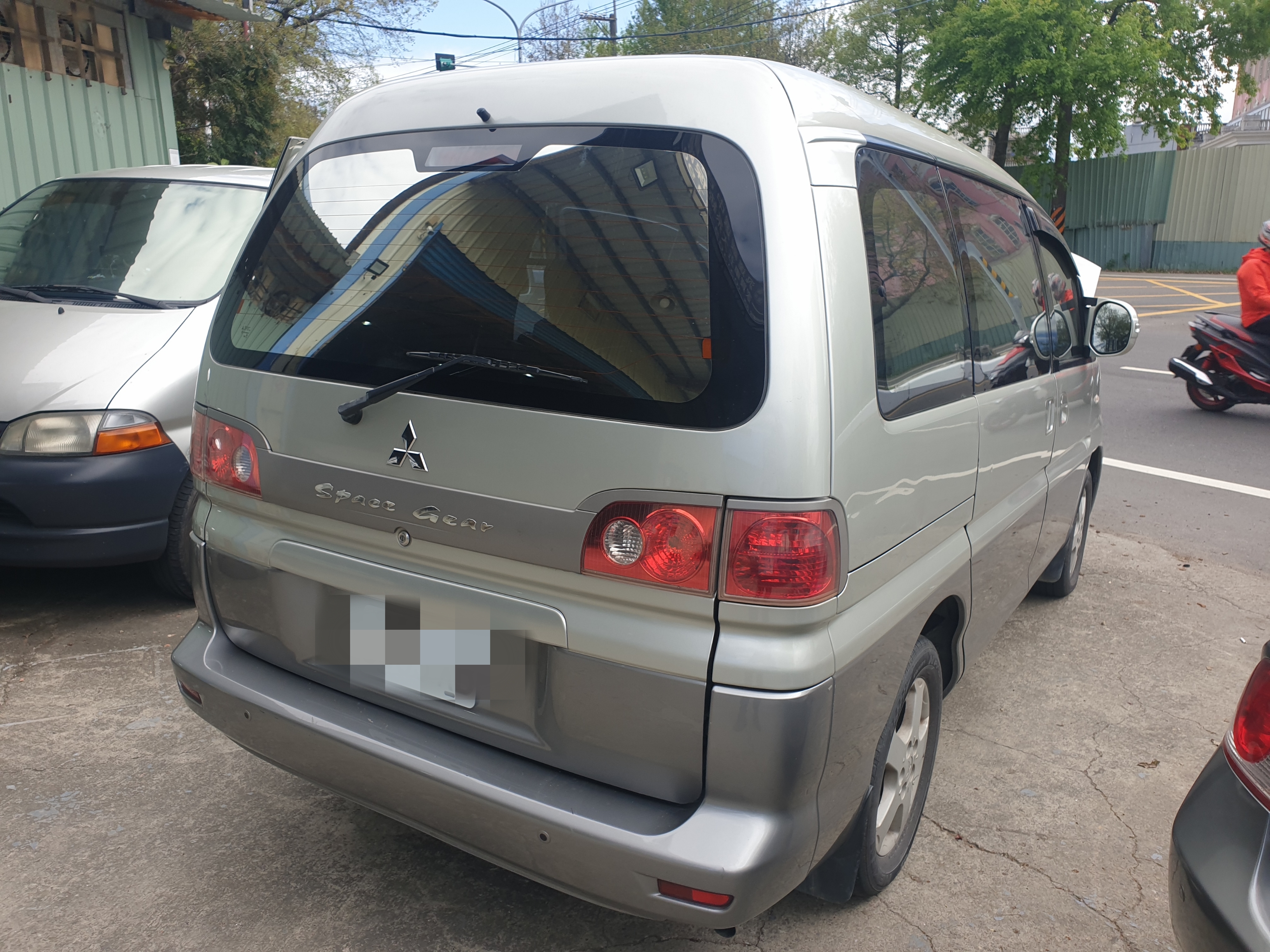 售：三菱/商用漂亮車斯貝斯基正ㄧ手車謹跑12萬/7人座天窗/可領貨車牌  第2張相片