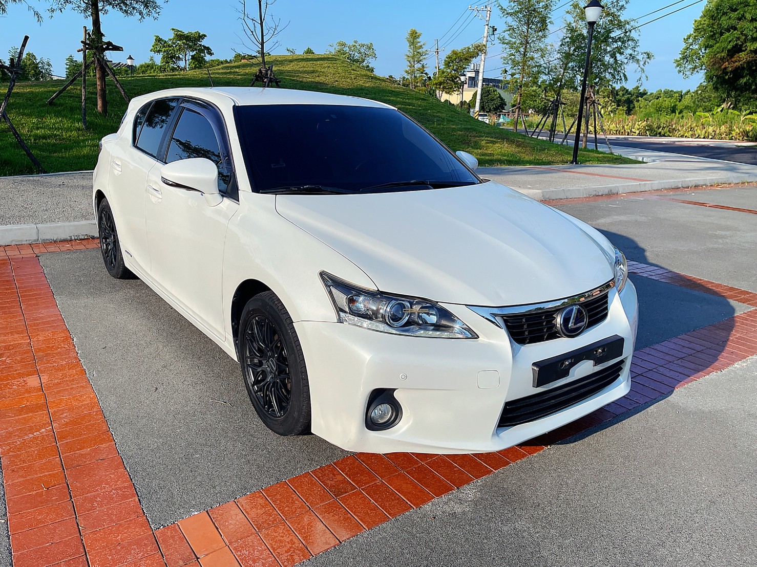 售：正一手超省油房車LEXUS CT200h IKEY油電車 時尚耐用！  第3張相片