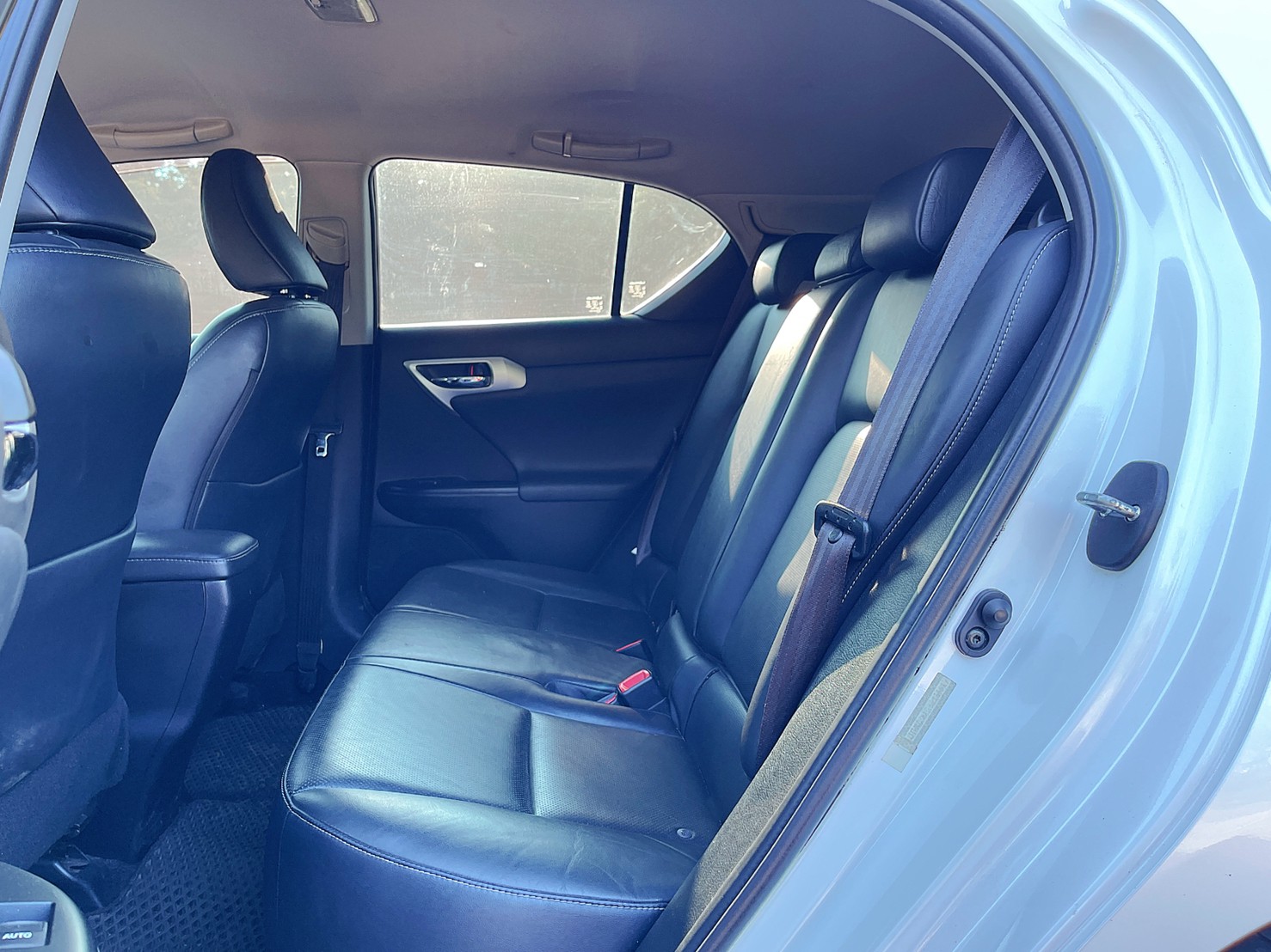 售：正一手超省油房車LEXUS CT200h IKEY油電車 時尚耐用！  第6張相片