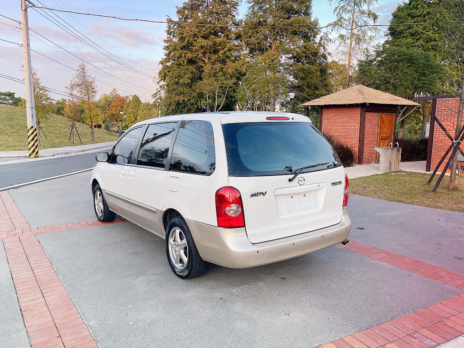 售：大7人座馬自達MPV實跑12萬里程保證不準推退車！車美況優各行各業好幫手～  第2張相片