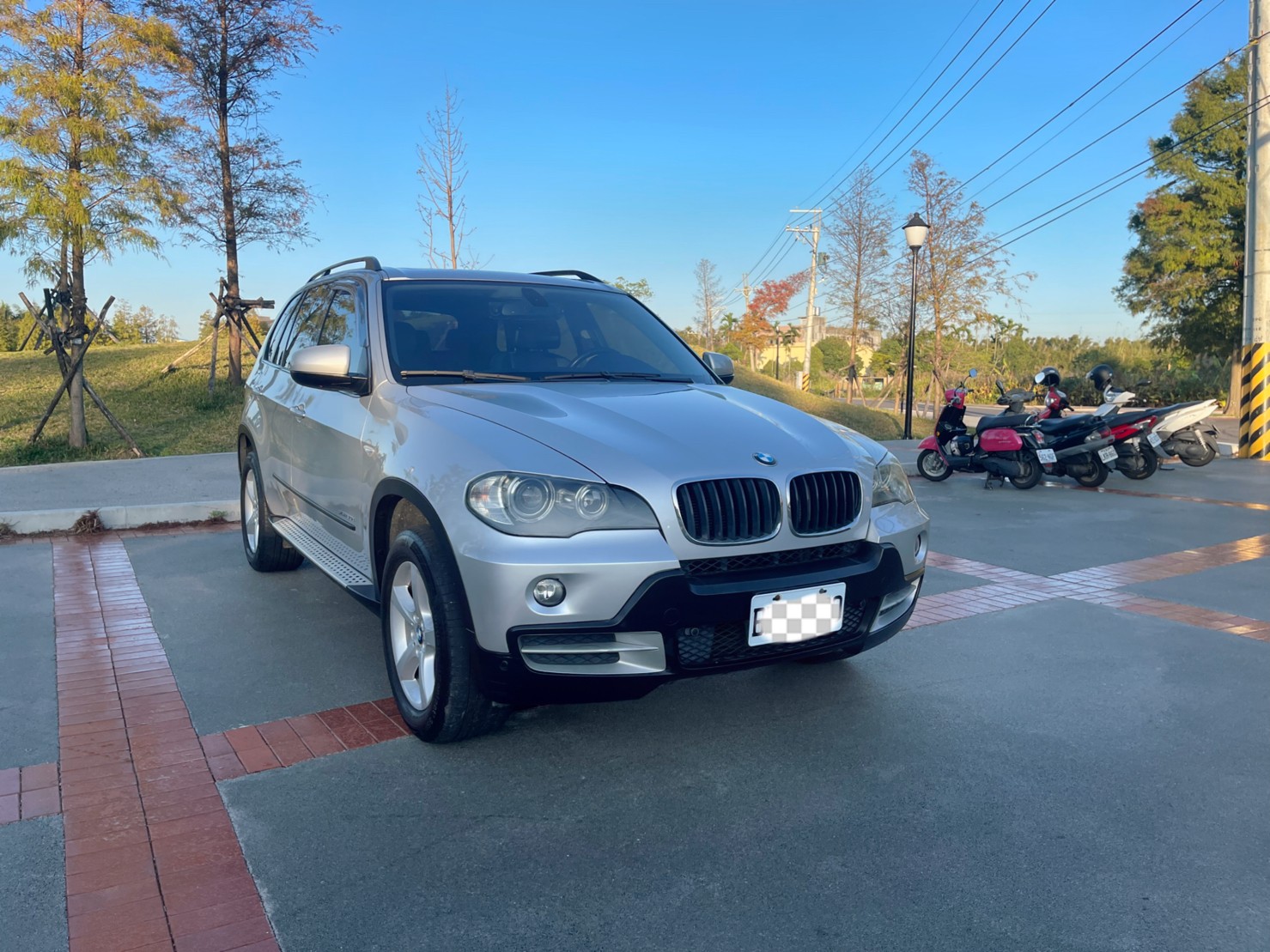 售：BMW X5 30D超級省油休旅車！正跑9萬多附查詢記錄車美況優！快來試駕  第1張相片