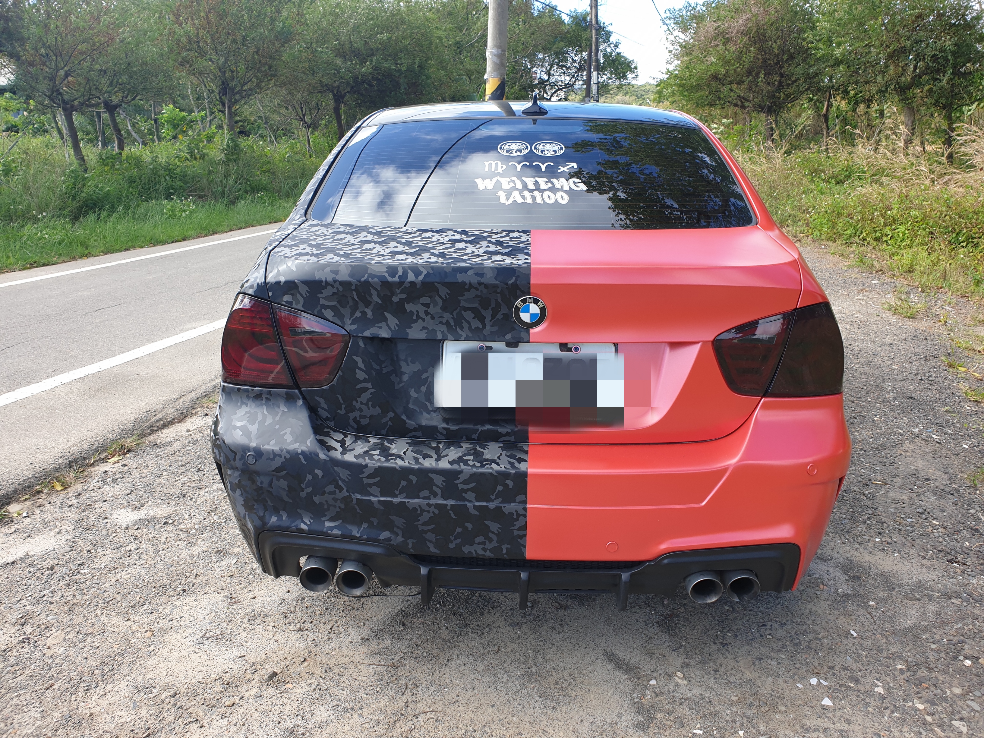 售：紅黑郎君雙色貼膜！BMW323正日規版 12合1影音車美況優歡迎預約賞車  第6張相片