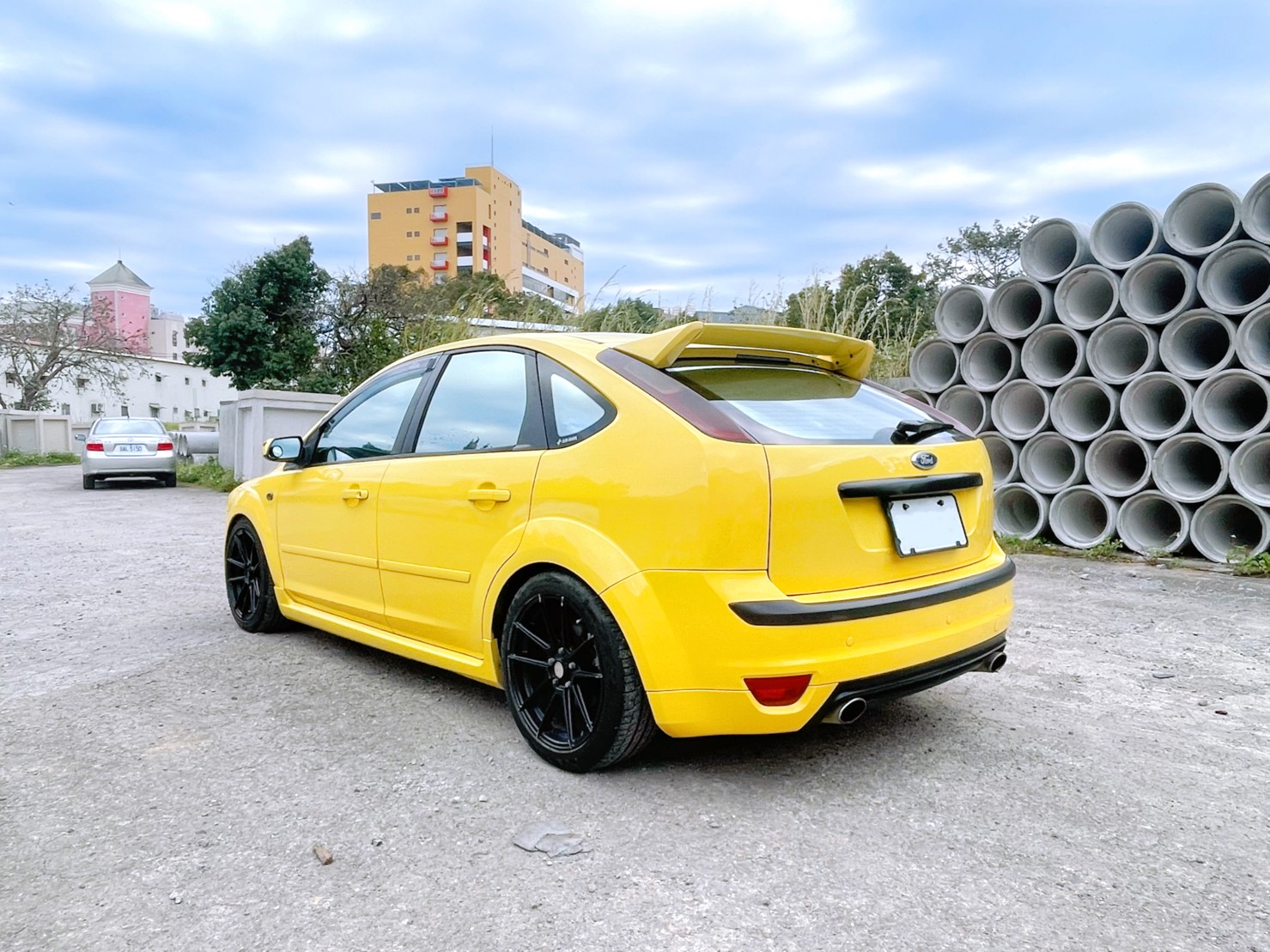 售:福特FOCUS佛可司2.0 頂級S版掀背車5門改帥不改快車況尤如新車！歡迎預約看車～  第2張相片