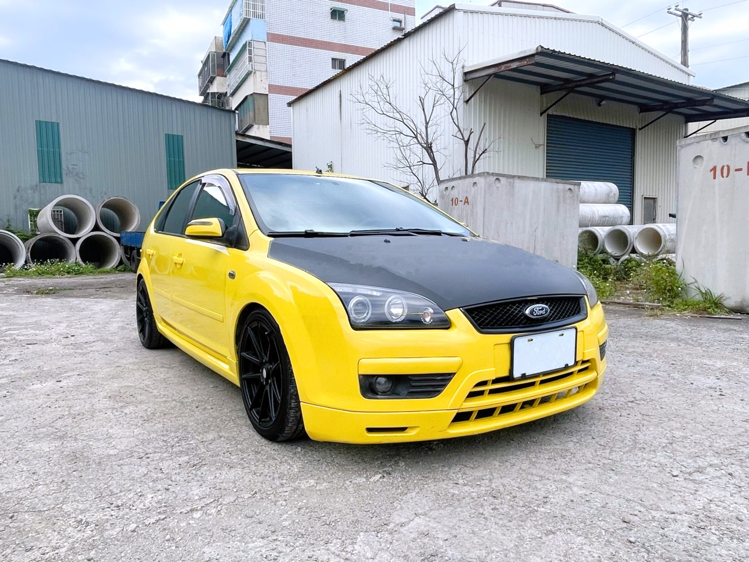 售:福特FOCUS佛可司2.0 頂級S版掀背車5門改帥不改快車況尤如新車！歡迎預約看車～  第3張相片