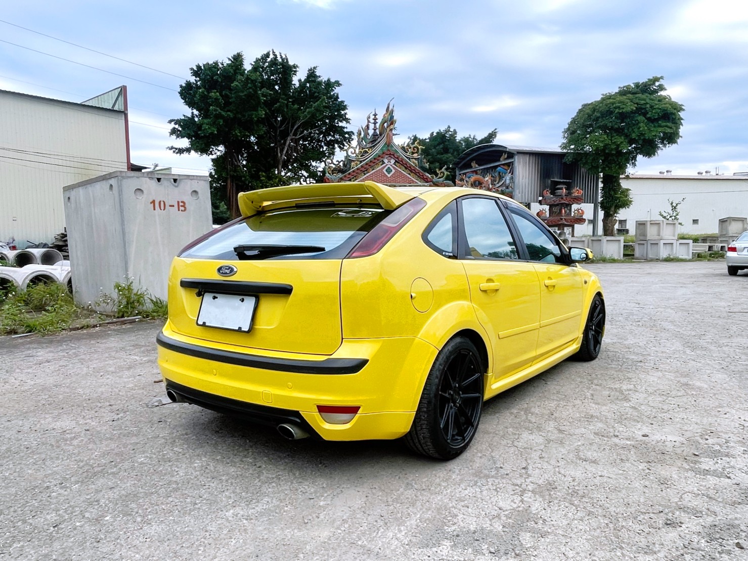 售:福特FOCUS佛可司2.0 頂級S版掀背車5門改帥不改快車況尤如新車！歡迎預約看車～  第4張相片