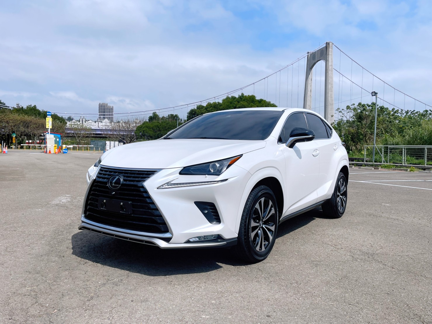 售：LEXUS NX200最頂級菁英PLUS版 ACC全速跟車 盲點 雙電動椅 導航 環景 電尾門等等挑戰全台車況第一歡迎看車！  第1張相片