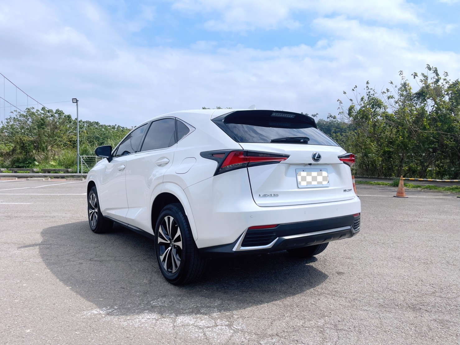售：LEXUS NX200最頂級菁英PLUS版 ACC全速跟車 盲點 雙電動椅 導航 環景 電尾門等等挑戰全台車況第一歡迎看車！  第2張相片