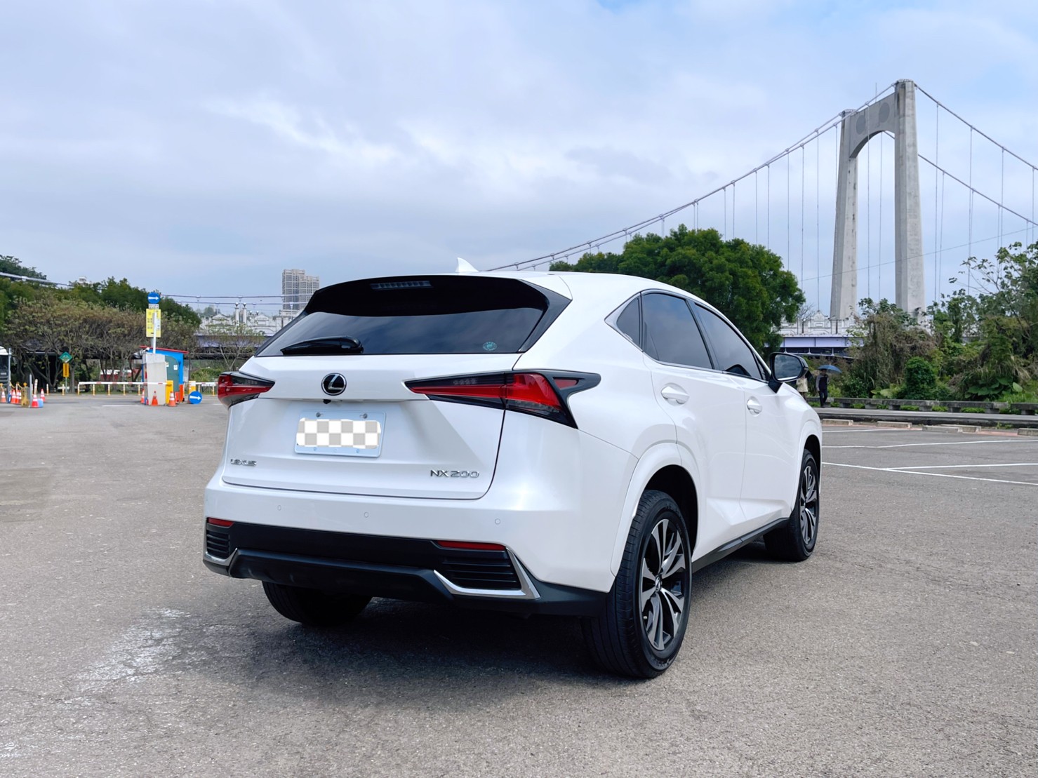 售：LEXUS NX200最頂級菁英PLUS版 ACC全速跟車 盲點 雙電動椅 導航 環景 電尾門等等挑戰全台車況第一歡迎看車！  第4張相片