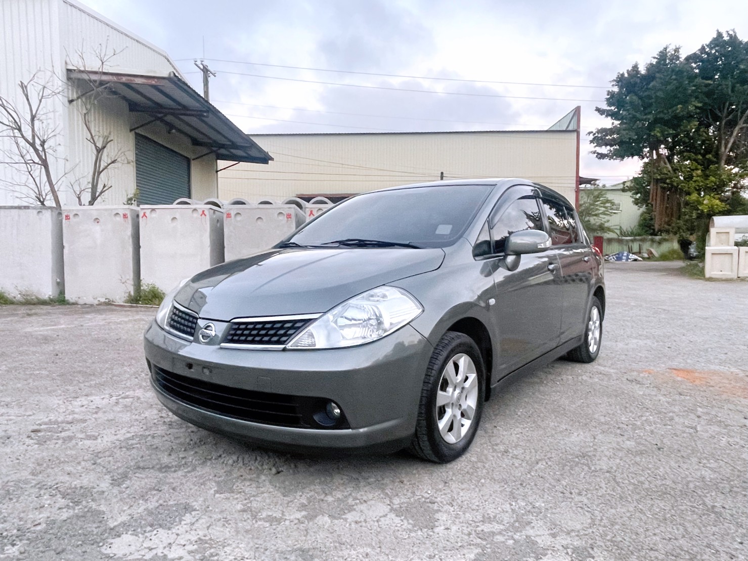 售：日產中古車TIDA頂級IKEY天窗版二手車超優車況超低里程（附查詢錶）歡迎比較！保證滿意～  第1張相片