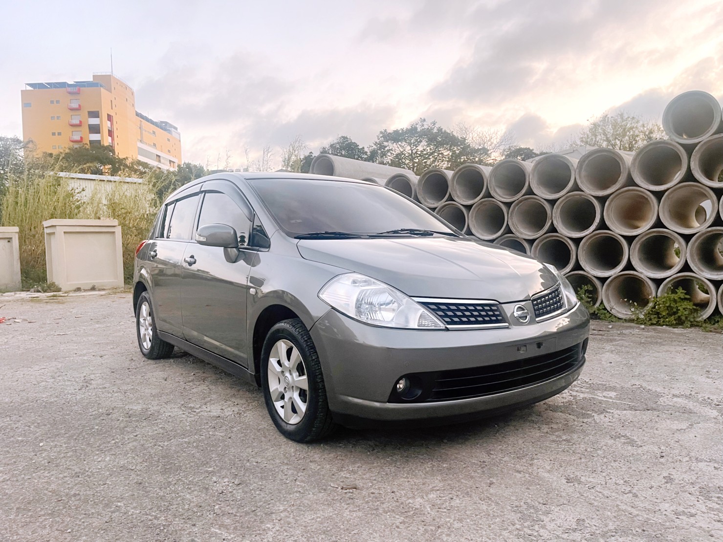售：日產中古車TIDA頂級IKEY天窗版二手車超優車況超低里程（附查詢錶）歡迎比較！保證滿意～  第3張相片