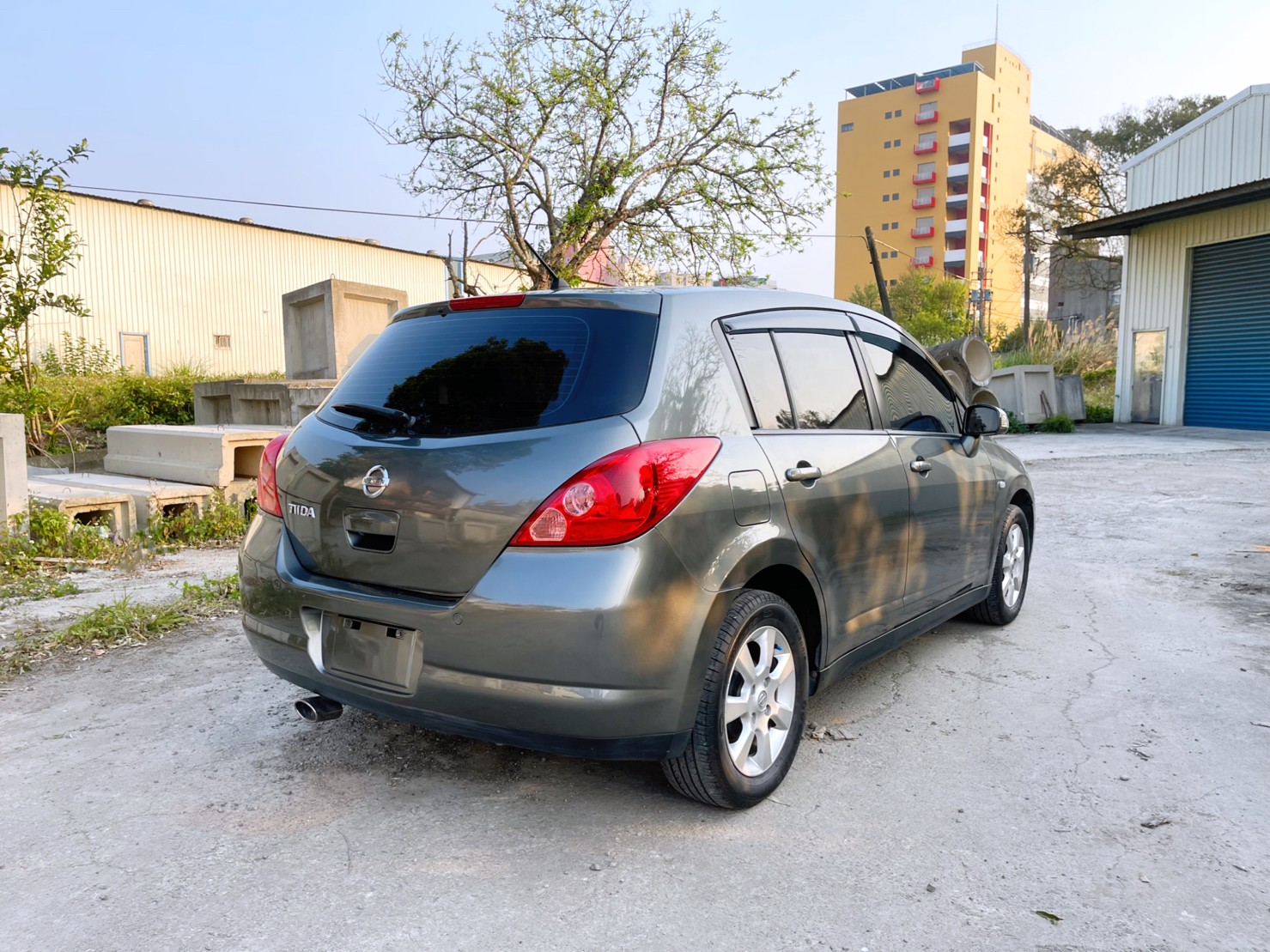 售：日產中古車TIDA頂級IKEY天窗版二手車超優車況超低里程（附查詢錶）歡迎比較！保證滿意～  第4張相片