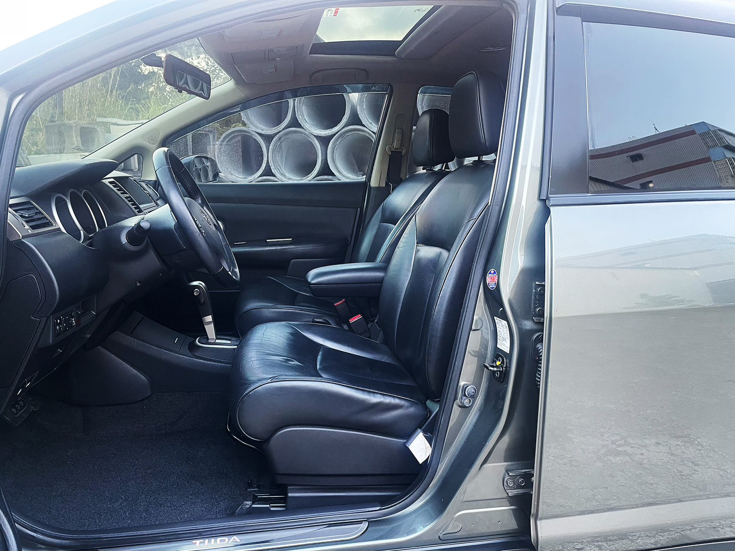 售：日產中古車TIDA頂級IKEY天窗版二手車超優車況超低里程（附查詢錶）歡迎比較！保證滿意～  第6張相片