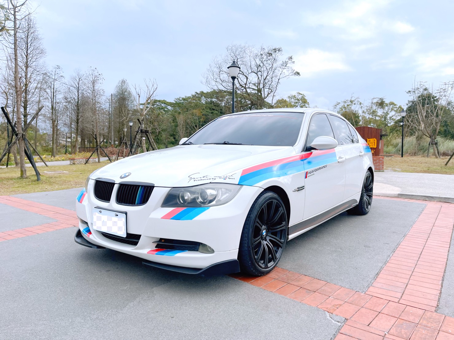 售：BMW 323 E90款式！高貴不貴霸氣典範～無惡超改帥不改快 直接預約看車最準！  第1張相片