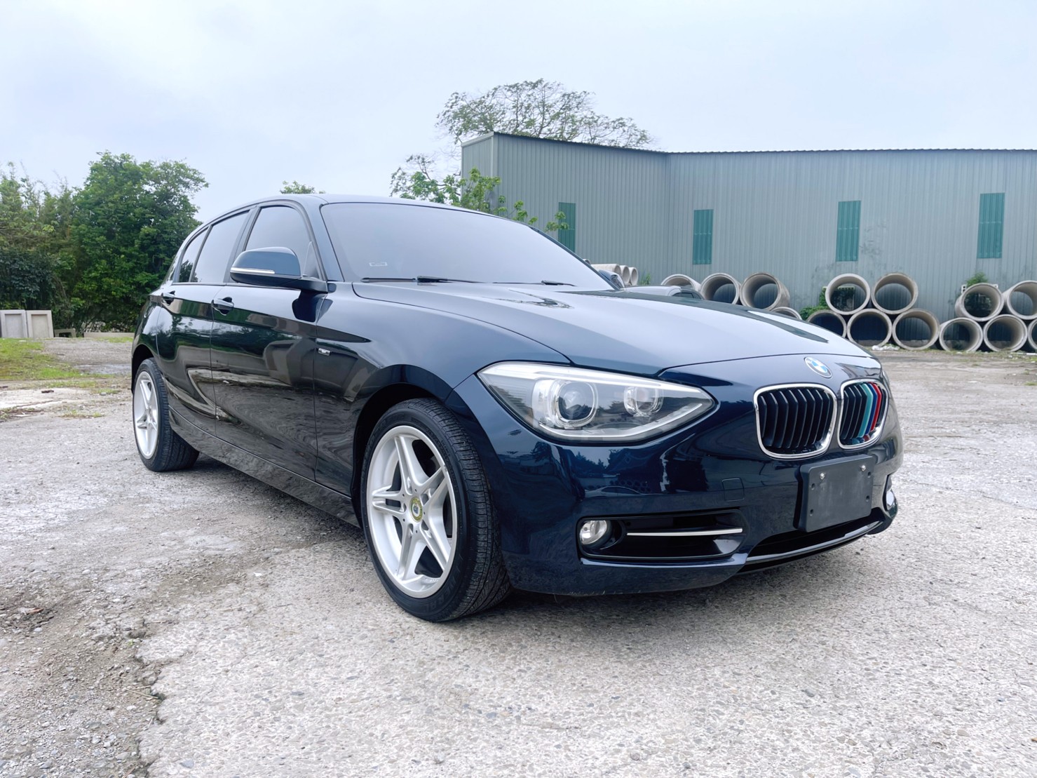 售：BMW 118I F20式列 高貴不貴霸氣典範～時尚小車記錄者 無惡超附查詢查驗記錄！直接預約看車最準！  第3張相片