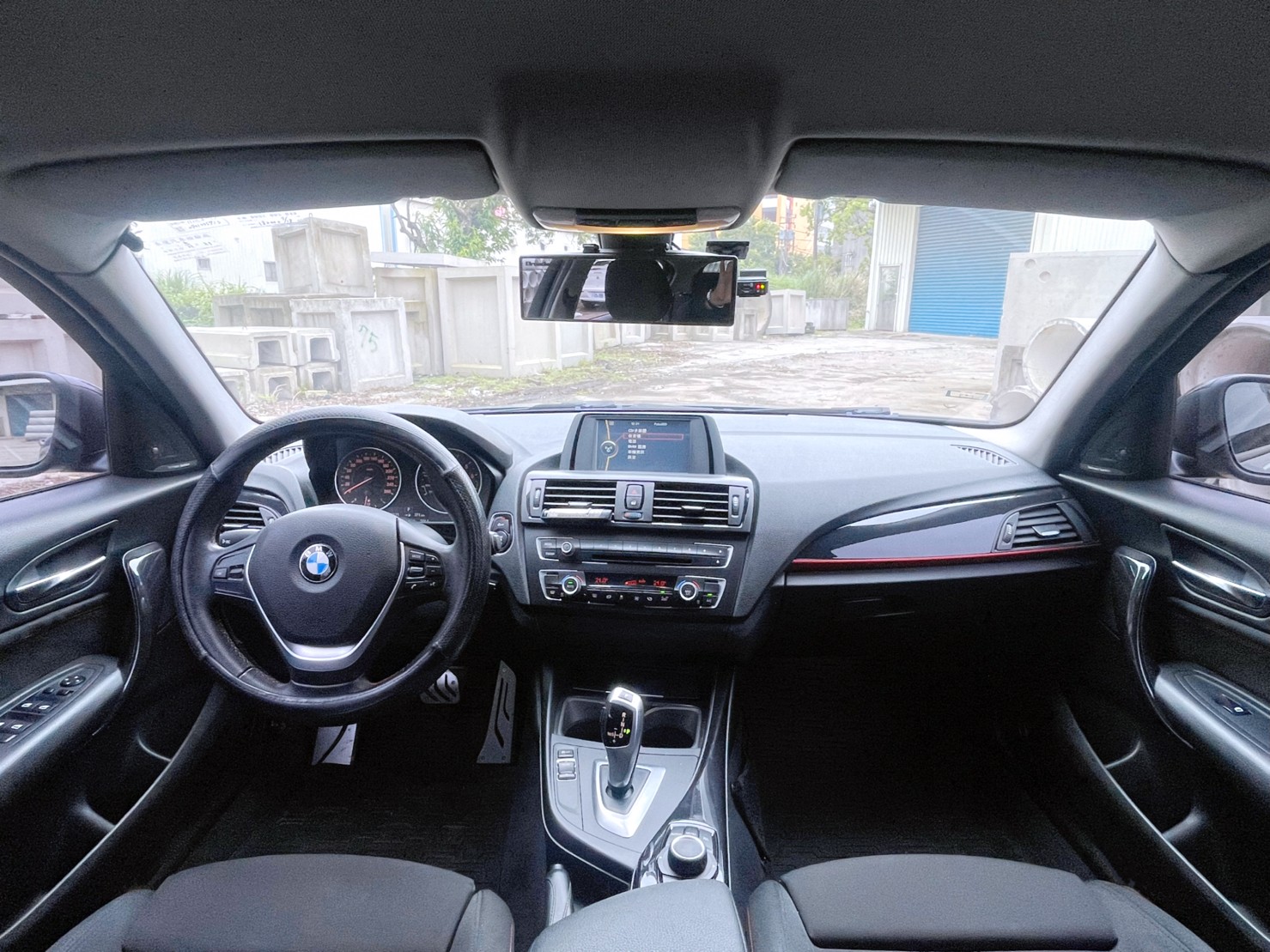 售：BMW 118I F20式列 高貴不貴霸氣典範～時尚小車記錄者 無惡超附查詢查驗記錄！直接預約看車最準！  第5張相片