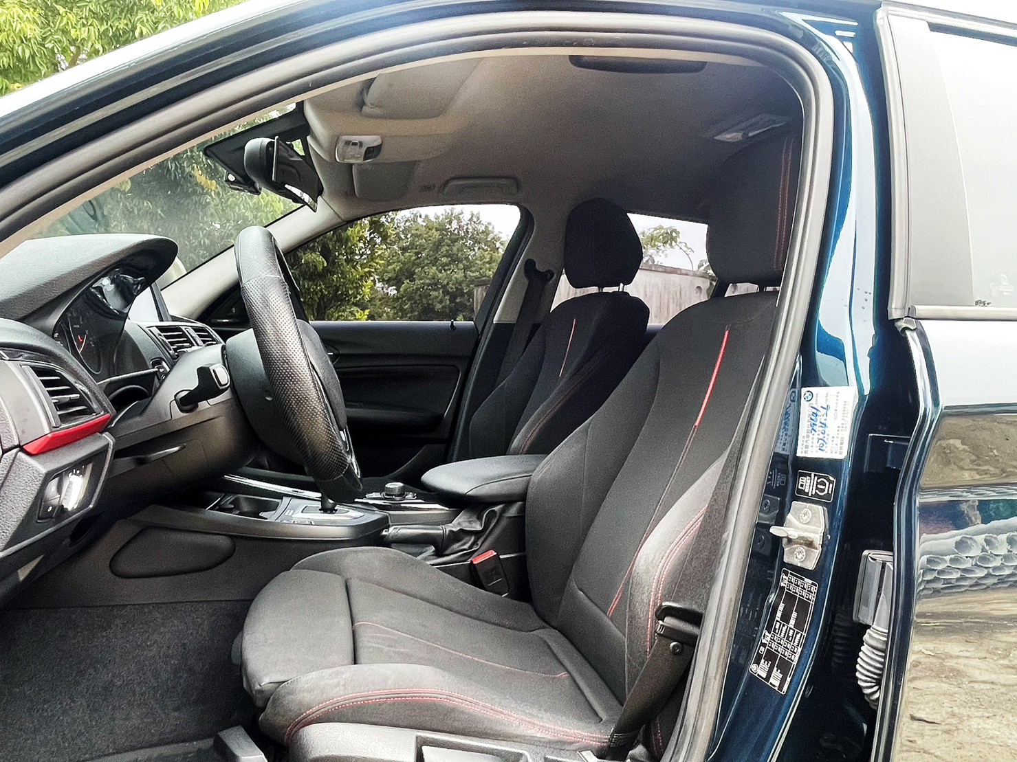 售：BMW 118I F20式列 高貴不貴霸氣典範～時尚小車記錄者 無惡超附查詢查驗記錄！直接預約看車最準！  第6張相片