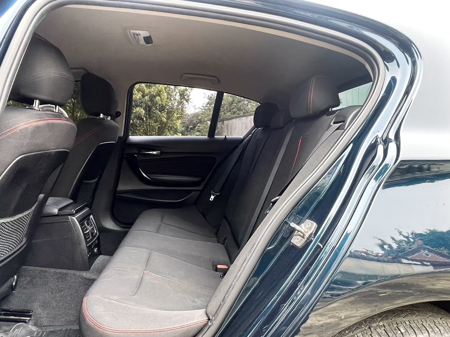 售：BMW 118I F20式列 高貴不貴霸氣典範～時尚小車記錄者 無惡超附查詢查驗記錄！直接預約看車最準！  第7張相片