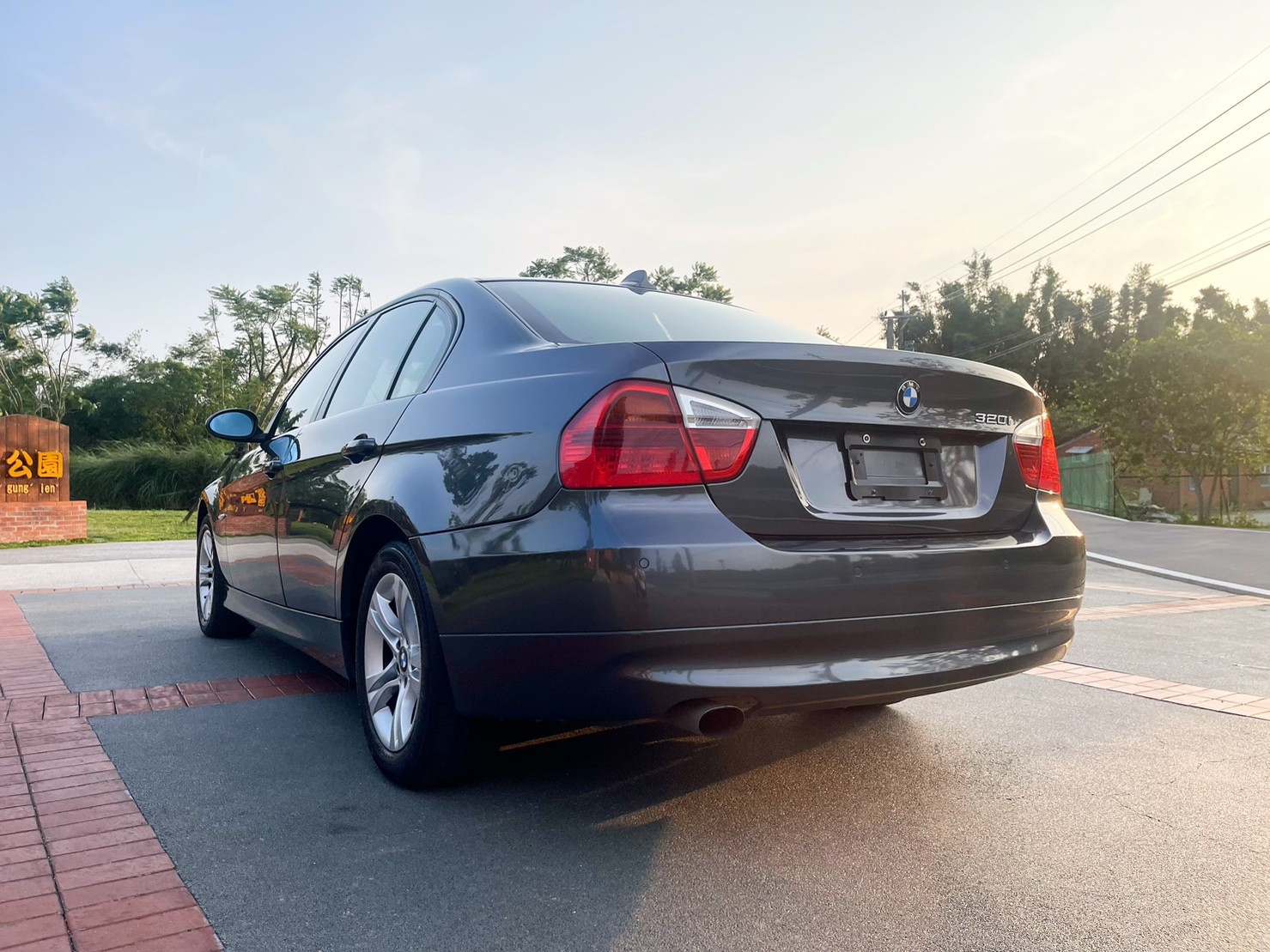 售：完美奢侈BMW320 E90不敗車款 車況超優 挑戰全台車況最優質 正一手媽媽車！  第2張相片