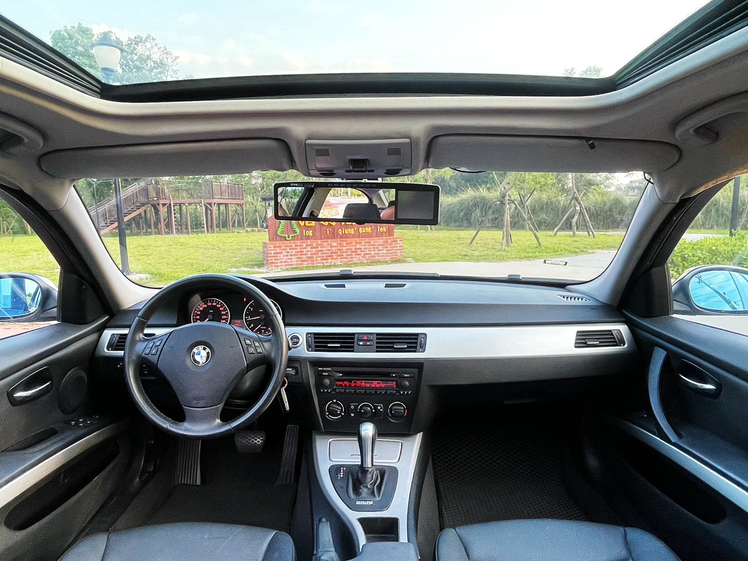 售：完美奢侈BMW320 E90不敗車款 車況超優 挑戰全台車況最優質 正一手媽媽車！  第4張相片