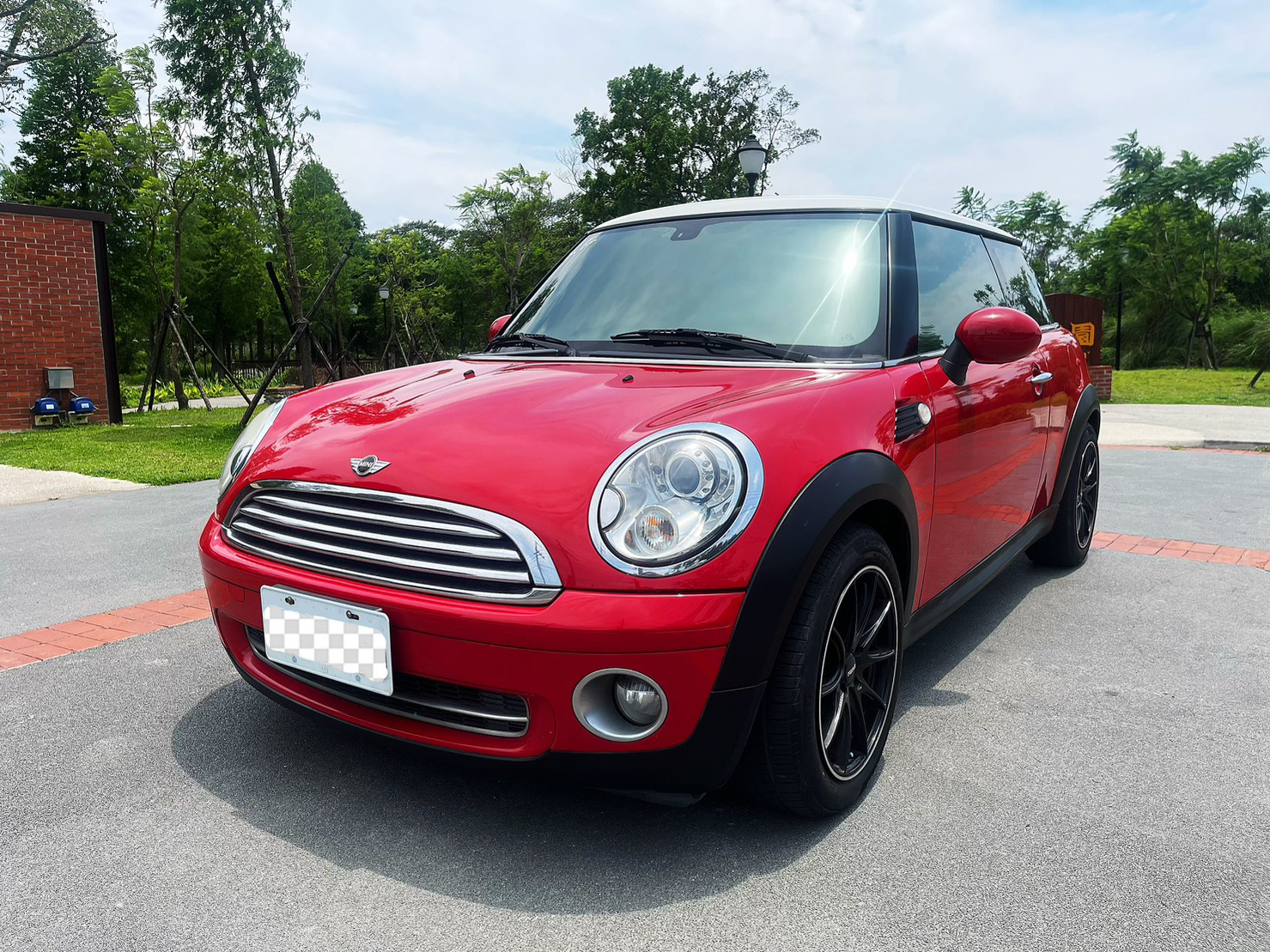 售：完美奢侈MINI迷你 COOPER 不敗車款 車況超優 挑戰全台車況最優質 正一手跑13萬車！（附查詢記錄）  第1張相片