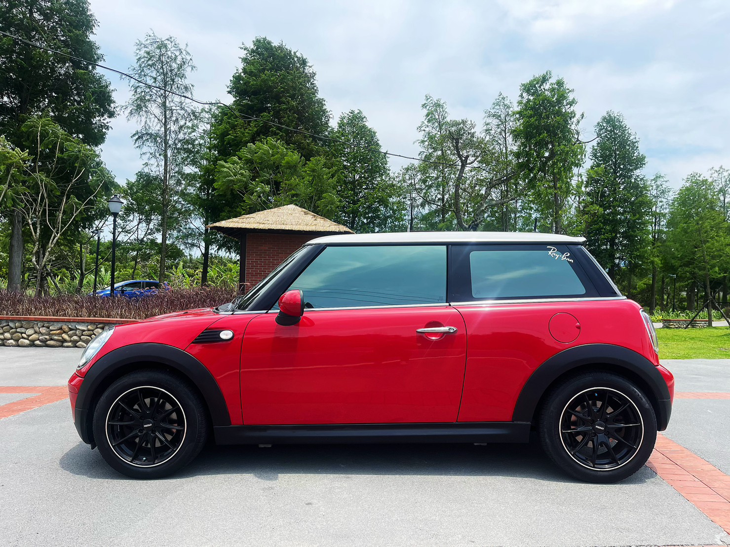 售：完美奢侈MINI迷你 COOPER 不敗車款 車況超優 挑戰全台車況最優質 正一手跑13萬車！（附查詢記錄）  第4張相片