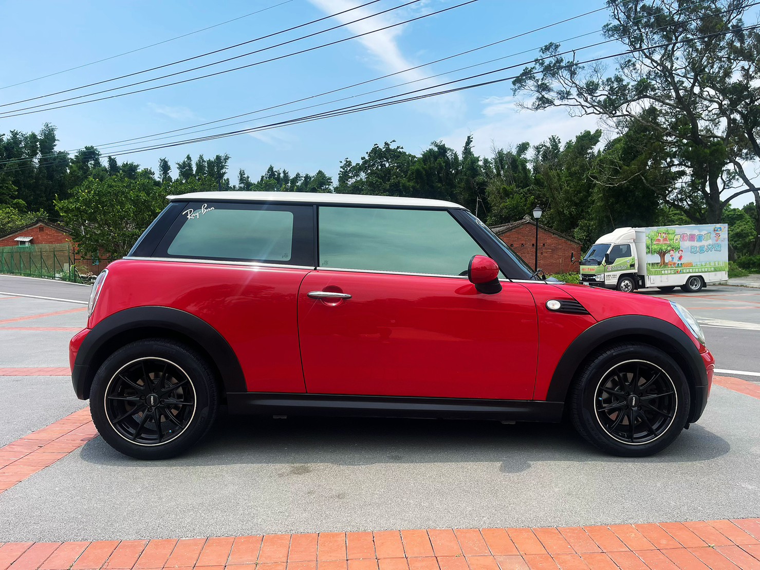 售：完美奢侈MINI迷你 COOPER 不敗車款 車況超優 挑戰全台車況最優質 正一手跑13萬車！（附查詢記錄）  第5張相片