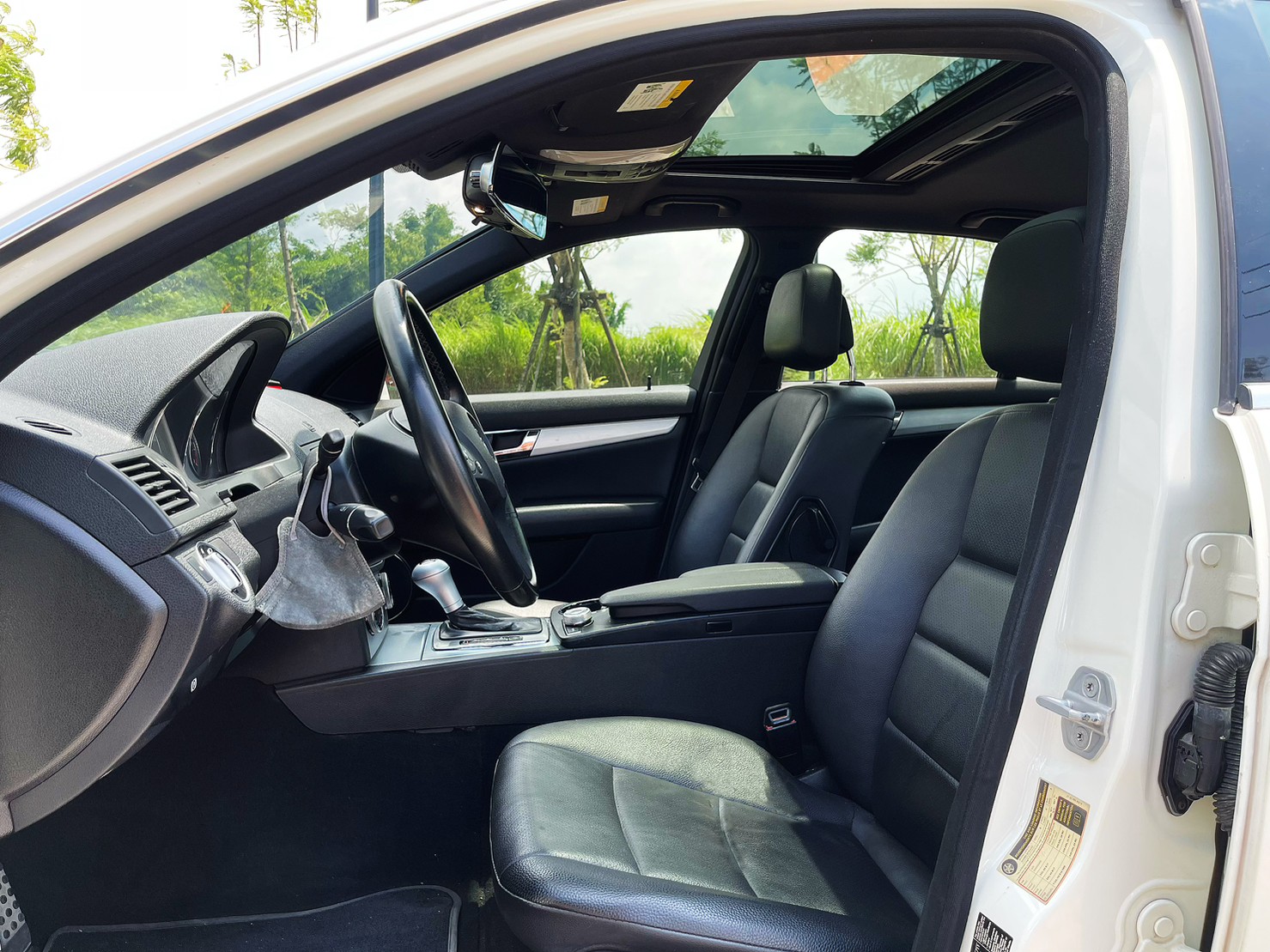 售：賓士C300AMG-非320 328 335 C43 C63S 保證實車實價 改帥不改操 挑戰全台C300車況最優第一名 豪華滿級配備 歡迎看車 保證實車實價 別在被假價格吸引過去了！  第5張相片