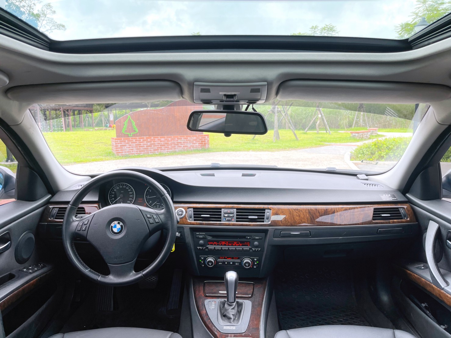 售：完美奢侈BMW320 E90不敗車款 車況超優 挑戰全台車況最優質僅跑11萬（附查詢記錄） 正一手爸爸車歡迎看車  第4張相片