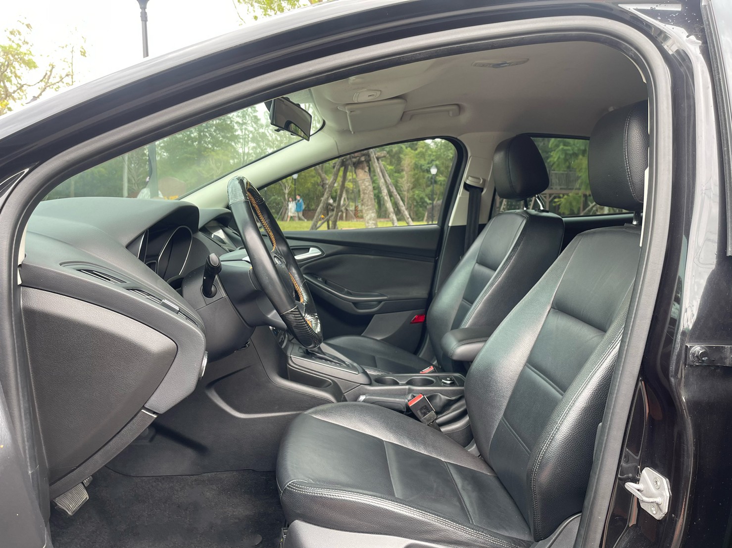 售：FORD 佛可司 正一手漂亮老師車 無改裝 原版件 無待修 正10萬錶準 歡迎預約看車！  第7張相片