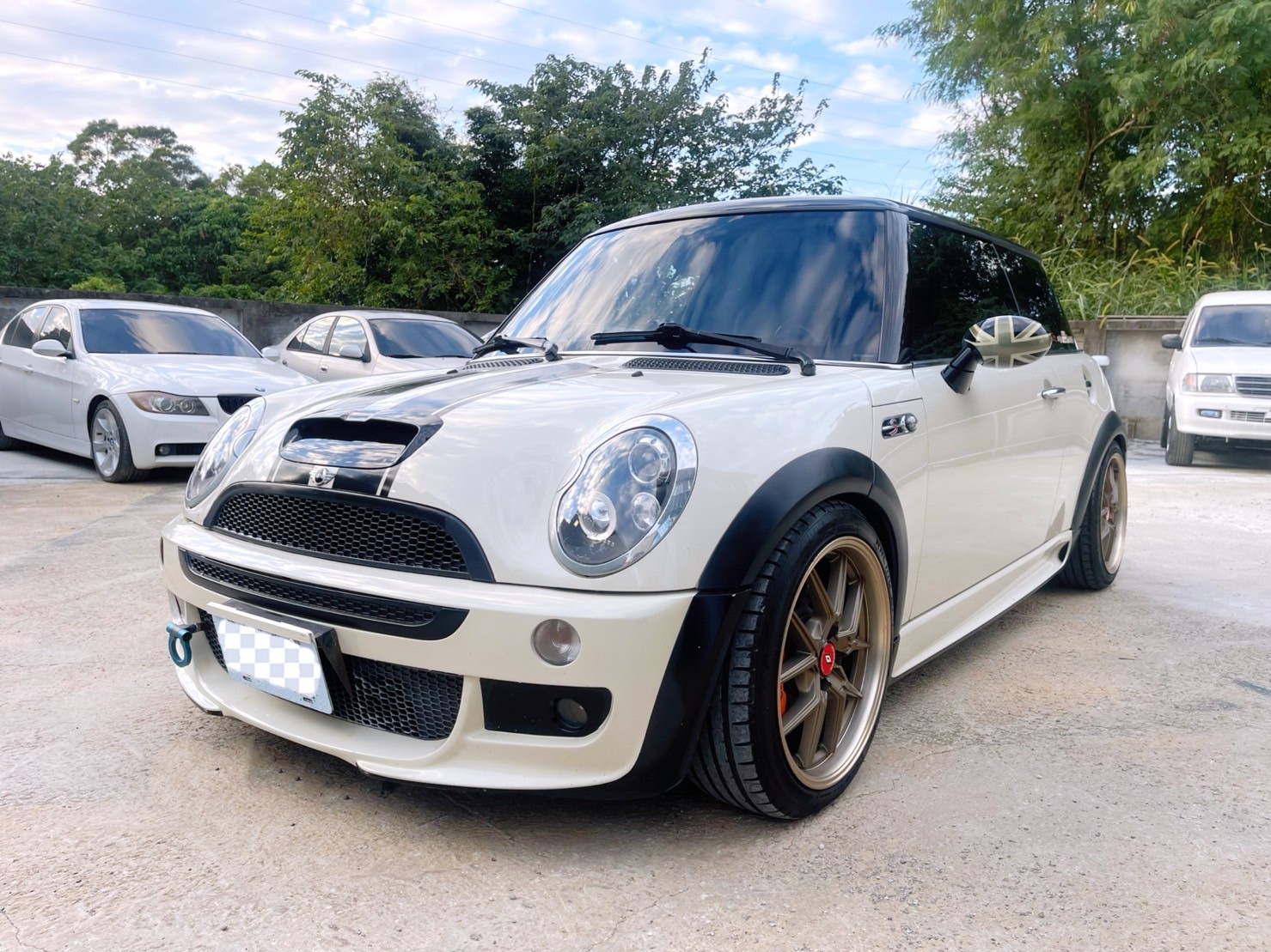 售：MINI迷你COOPER S版 原廠手 前車主改帥不改快 無惡操 精品改裝 買到賺到 里程車況保證全台前3名 限實特惠來電驚喜價！  第1張相片